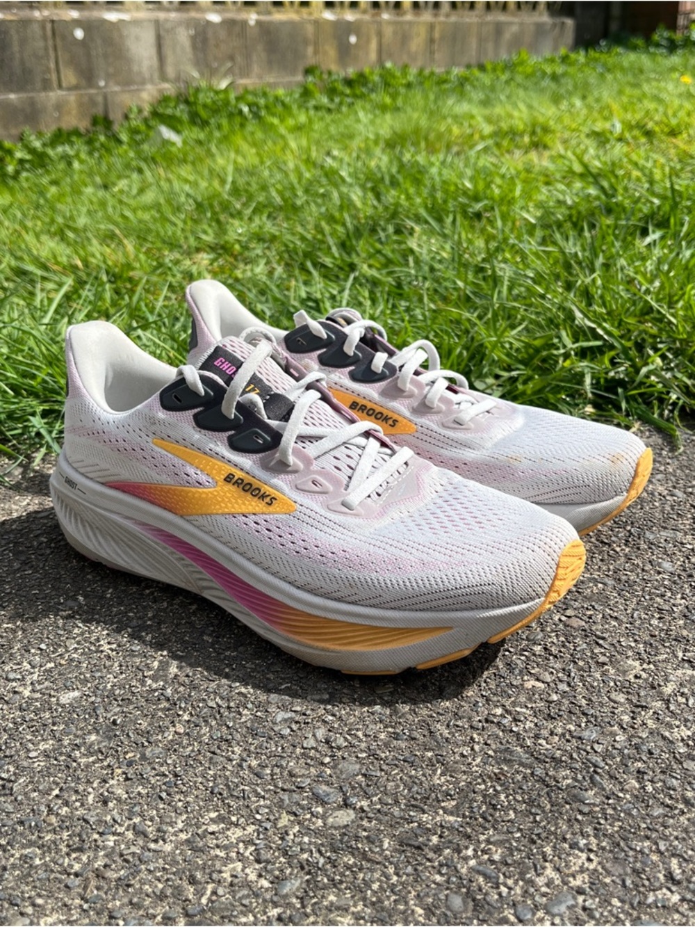 Brooks Ghost 16 Women's Running Shoes - Size 9.5 Narrow 2A